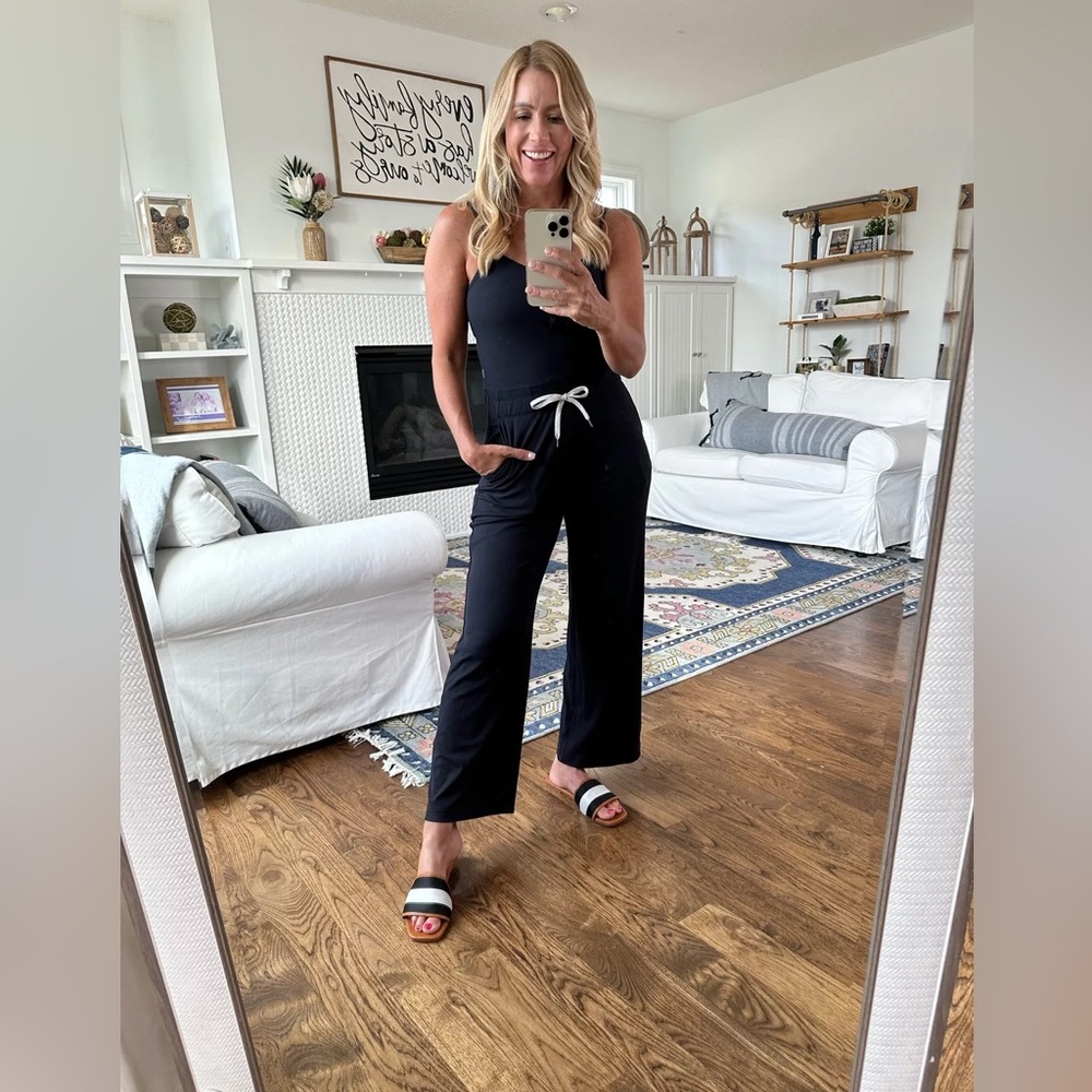 NWT Vuori Vuori Pose Henley Women’s Jumpsuit in Black Size L